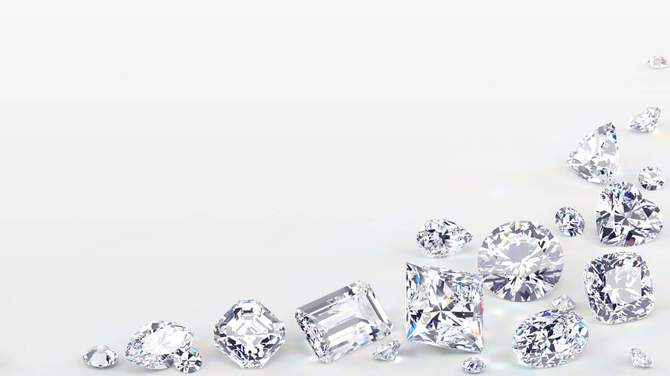 Diamanten in allen Schliffen auf weißem Hintergrund