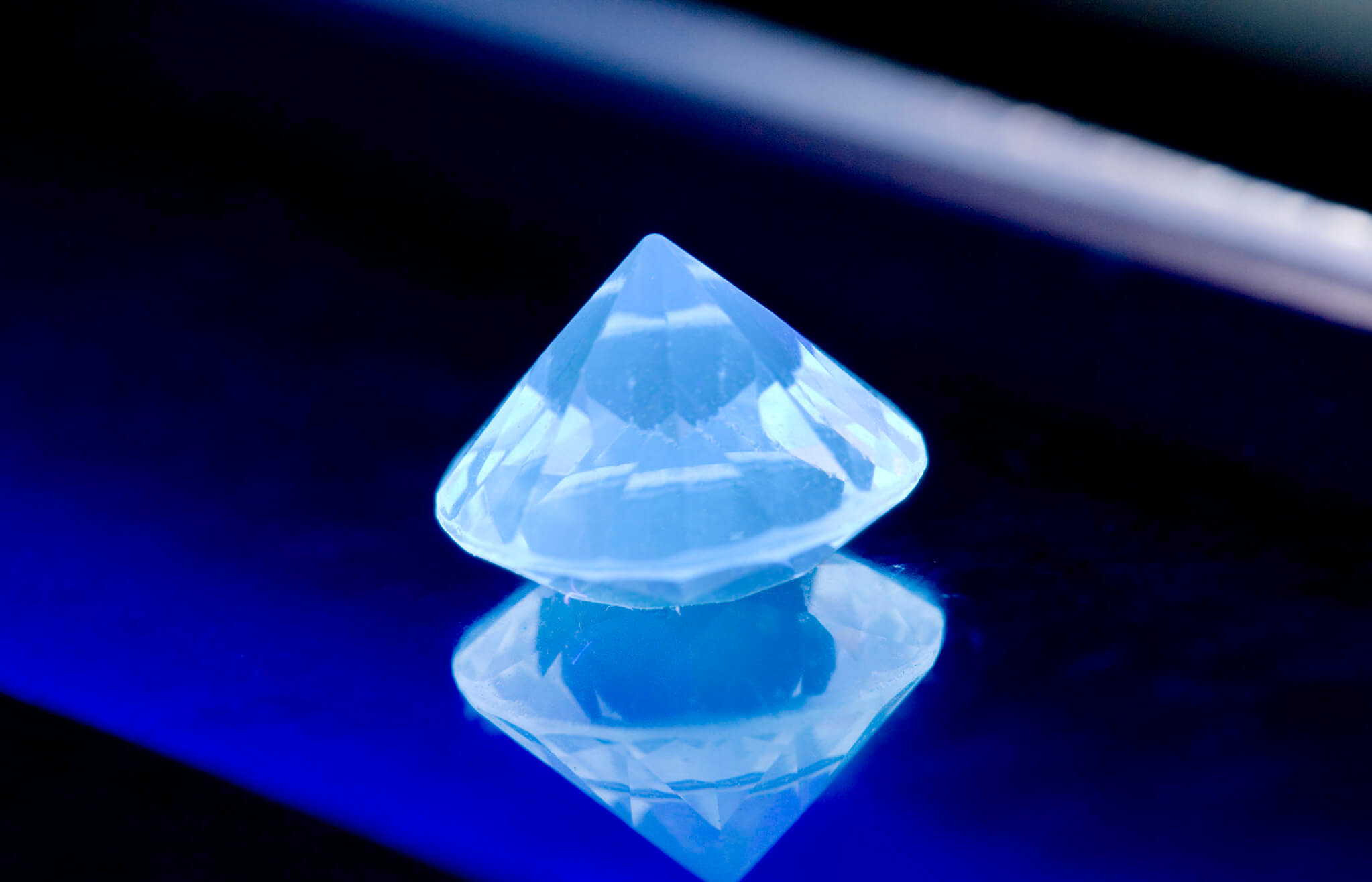 Fluoreszierender Diamant