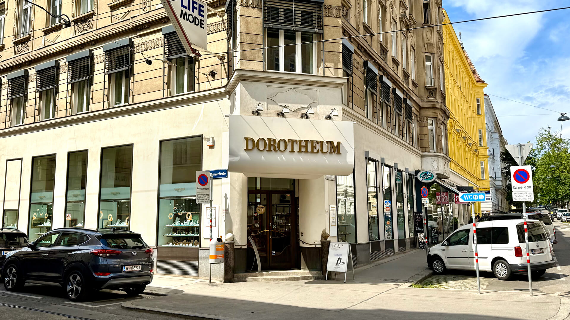 FILIALE 1180 WIEN Das schöne Gebäude der Pfandleihe 1180 Wien auf der Währinger Straße von außen.