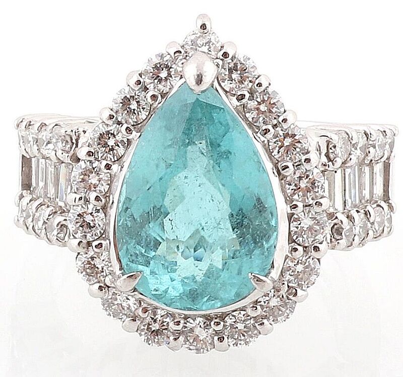 4-7/4-8 Paraiba Turmalin Ring ca. 4 ct Platin 900, Brillanten und Diamanten im Baguetteschliff zus. ca. 1,40 ct, 13,5 g