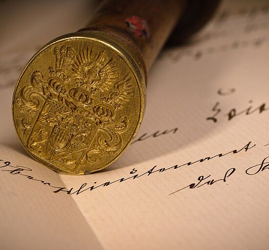 Petschaft auf einem handschriftlichen Dokument