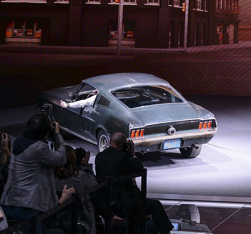 Der originale Ford Mustang GT Fastback aus dem Film Bullitt und ein neues Modell auf der NAIAS