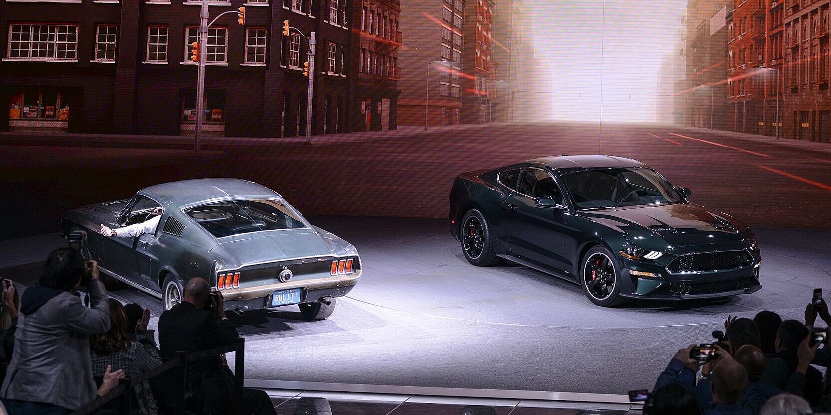 Der originale Ford Mustang GT Fastback aus dem Film Bullitt und ein neues Modell auf der NAIAS