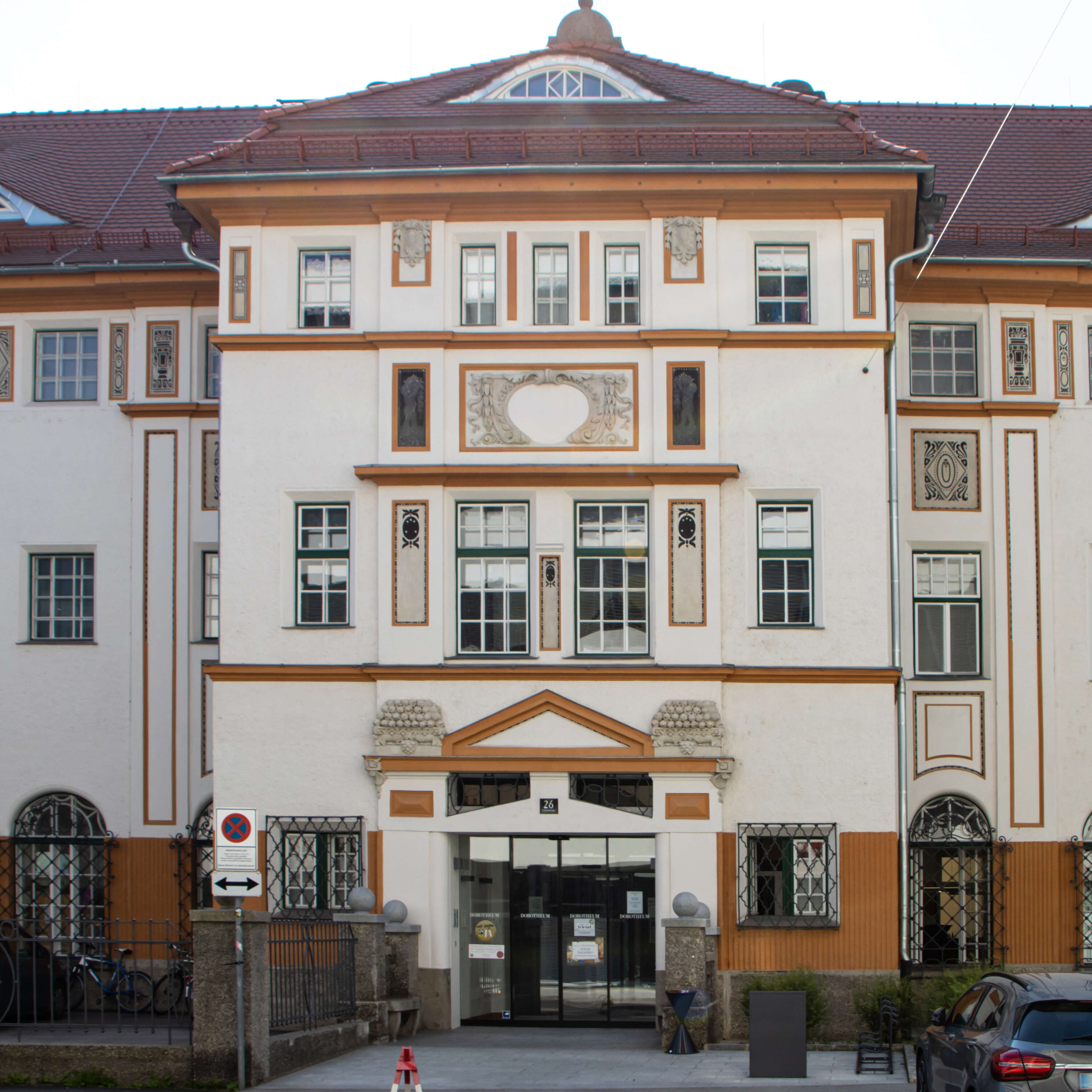 FILIALE 4020 LINZ Dorotheum Filiale Linz in der Fabrikstraße