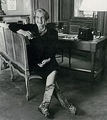 Jeanne Toussaint in ihren berühmten Stiefeln