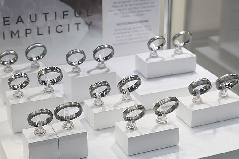 Ringe aus Tantal mit Diamanten
