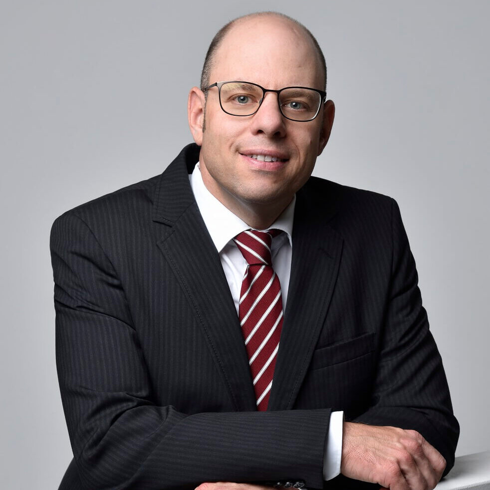 Dorian Eckmann, Leiter im Dorotheum Juwelenlabor