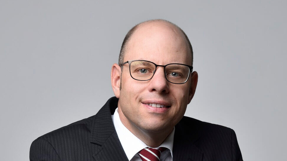 Dorian Eckmann, Leiter im Dorotheum Juwelenlabor