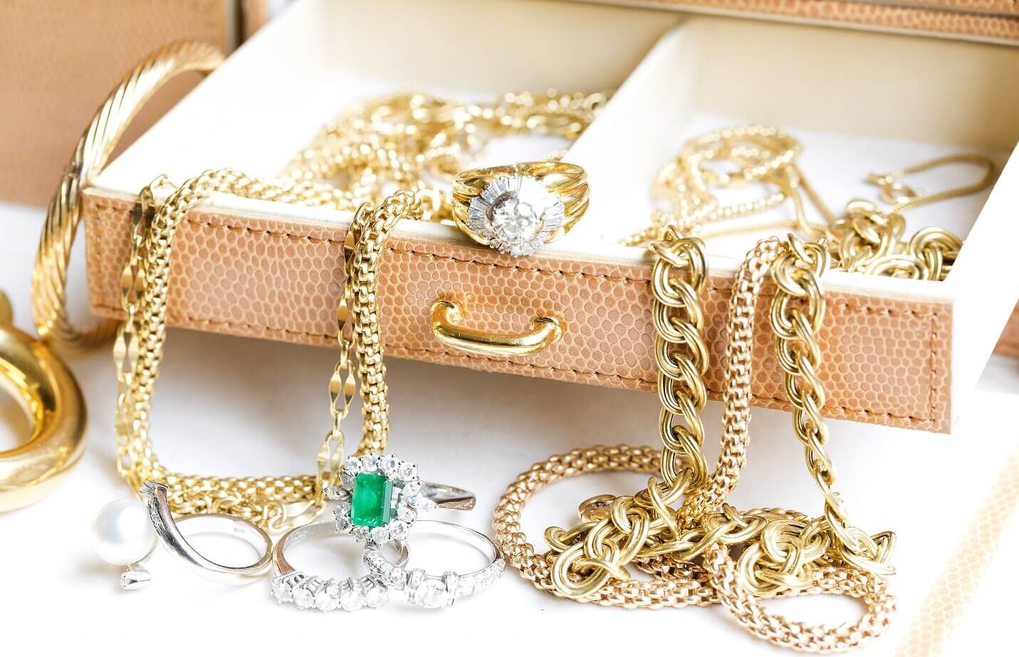 Schmuck aufbewahren in Kassette