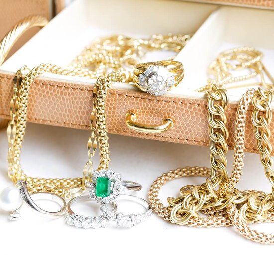 Schmuck aufbewahren in Kassette