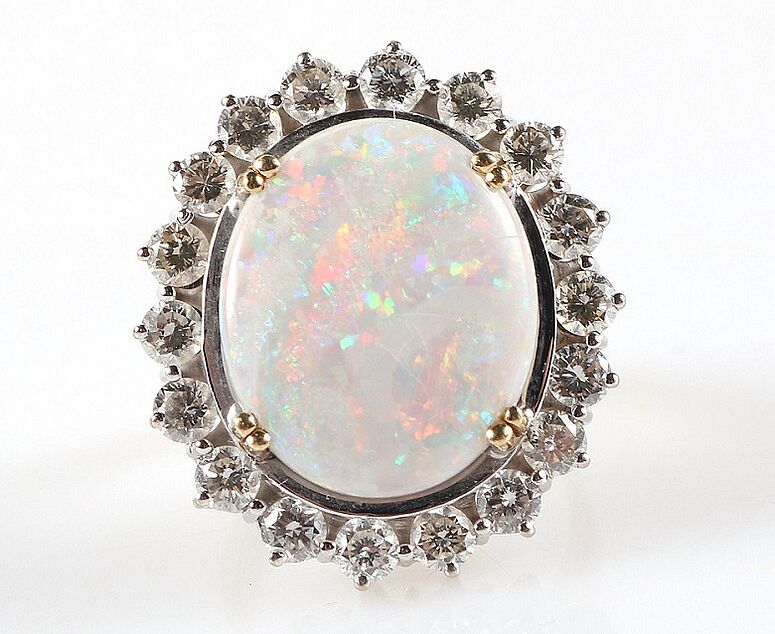 Opal-Ring mit Brillanten