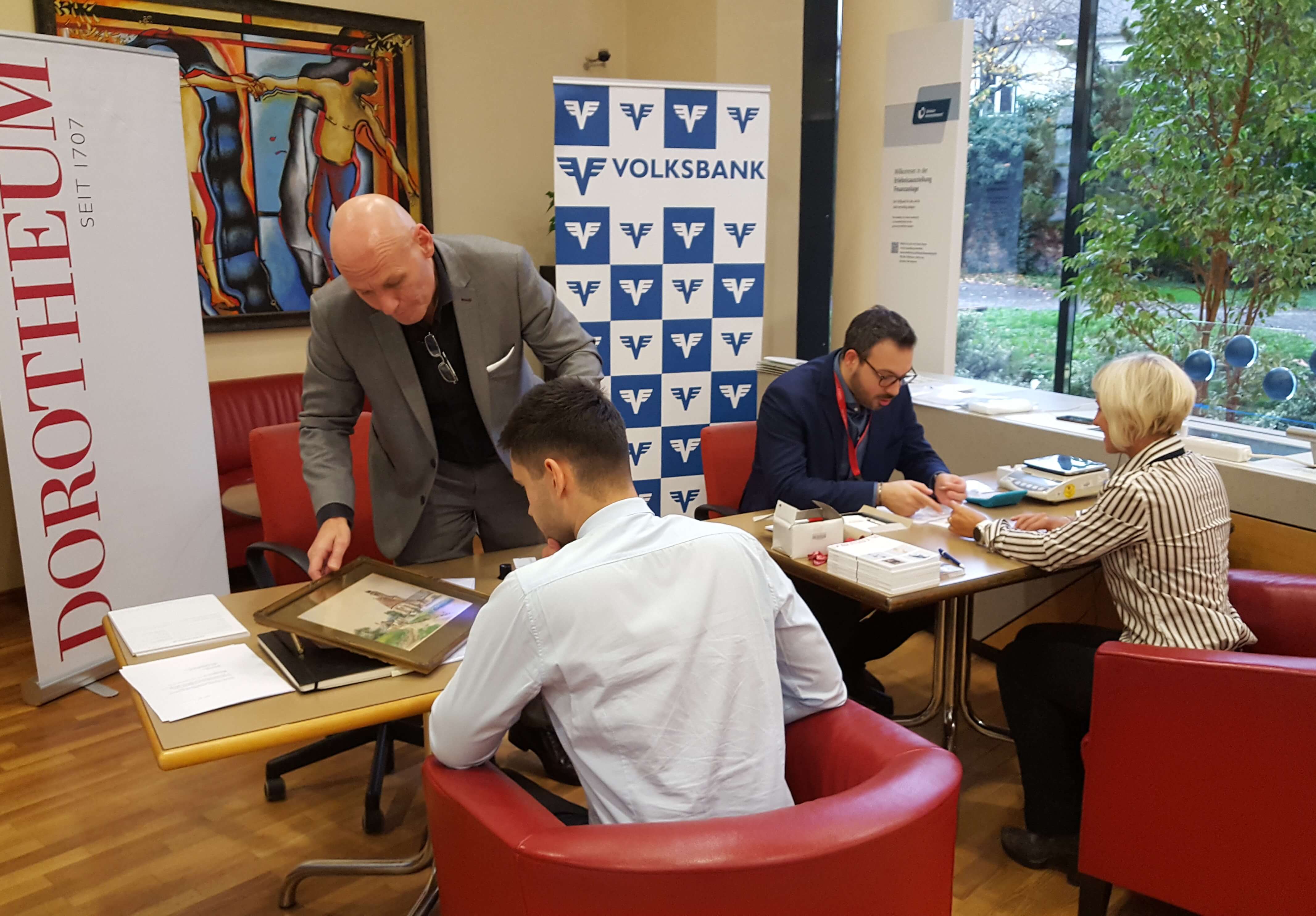 Beratungs- und Bewertungstag mit Dorotheum Experten in der Volksbank Krems-Gartenaugasse Experte und Schätzmeister beraten in Krems