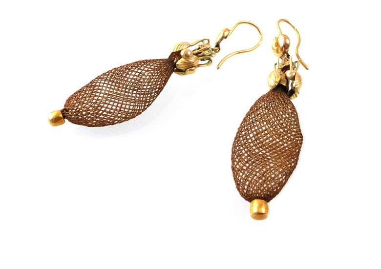 Ohrschmuck aus Haar