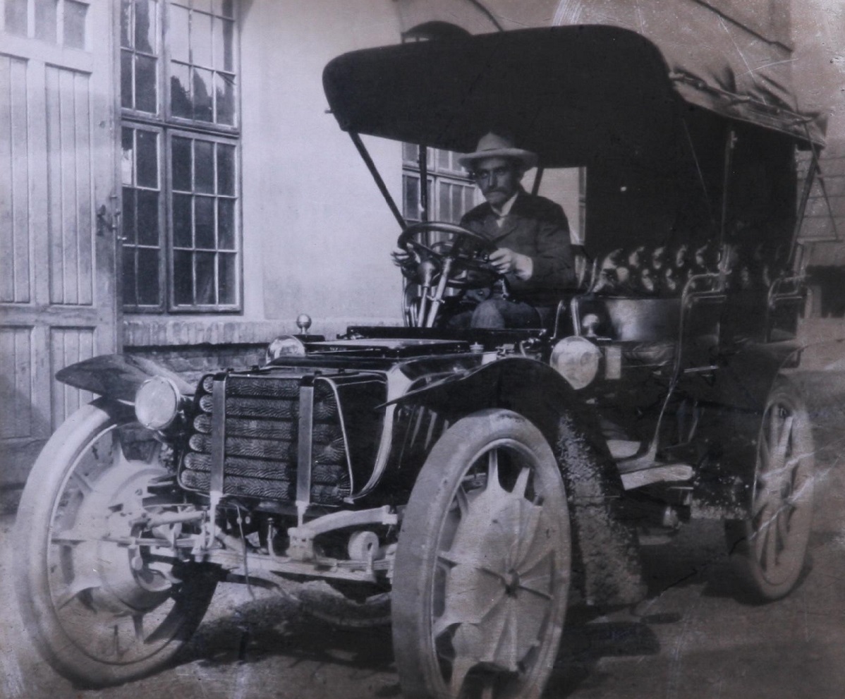 Ferdinand Porsche fährt Lohner Hybrid Porsche